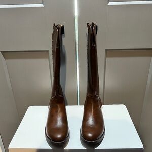 Brand New in box Kids Boots Size 3M Brown